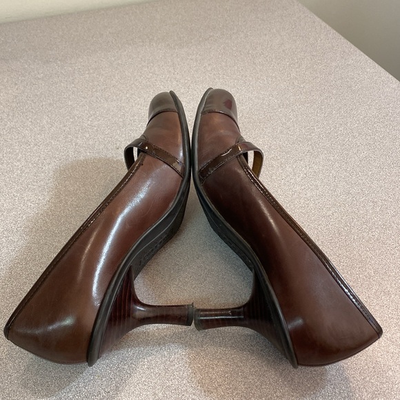 Bandolino - Garvey Mary Jane heels. Size 8 - Picture 5 of 10